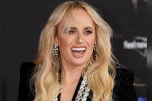 Rebel Wilson: Gewichtszunahme im Urlaub nimmt sie gelassen