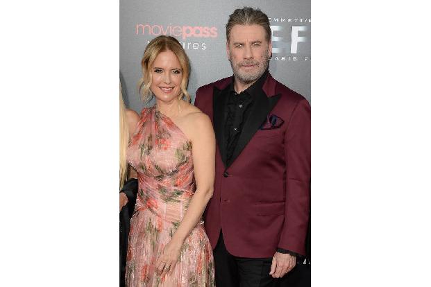Auch internationale Superstars können sich nicht immer dem Charme ihrer Fans entziehen. Kelly Preston hatte gerade 'Grease' gesehen, als sie auf ein Filmplakat mit John Travolta zeigte und meinte: 