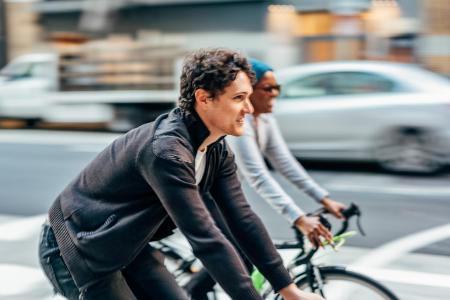 Nebeneinander radfahren E-Bike