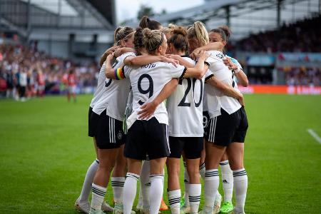 Deutschland vs. Dänemark: Noten und Einzelkritik - Am Freitagabend startete die deutsche Frauen-Nationalmannschaft mit einem 4:0-Galasieg in die Europameisterschaft. Gegen Dänemark überzeugte das Team von Bundestrainerin Martina Voss-Tecklenburg im Kollektiv mit viel Tempo und Spielfreude. Alle DFB-Stars in der Einzelkritik: