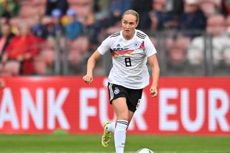 Sydney Lohmann (FC Bayern) | ab 84. | - ohne Bewertung - Kam kurz vor dem Ende für die mit Gelb belastete Oberdorf. Schlug wie alle deutschen Einwechselspielerinnen voll ein und legte den Schlusspunkt zum 4:0 brillant auf.