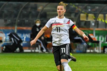 Alexandra Popp (VfL Wolfsburg) | ab 61. | - Note: 2,5 - Kam Mitte der zweiten Halbzeit zu ihrem EM-Debüt. Agierte lange Zeit eher unscheinbar, war in bester Mittelstürmerinnenmanier aber doch noch zur Stelle. Nickte eine Flanke von Lohmann eiskalt ein (86.). Feierte das für sie wichtige Tor sehr emotional.