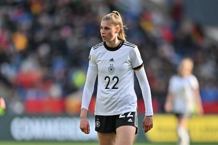 Jule Brand (VfL Wolfsburg) | ab 61. | - Note: 1,5 - Deutete in der letzten halben Stunde an, dass sie eine Unterschiedsspielerin sein kann. Leitete noch einen Treffer mit einem unwiderstehlichen Sturmlauf ein, das Tor wurde aber wegen Abseits aberkannt (75.). Spielte vor dem 4:0 dann den vorletzten Pass (85.). In dieser Form ist im weiteren Turnierverlauf mit ihr zu rechnen.