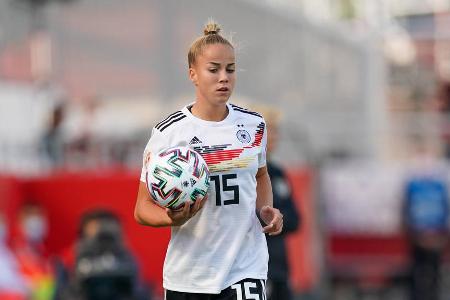 ABWEHR: Giulia Gwinn (FC Bayern) - Note: 2,5 - Agierte defensiv abgeklärt und lief viele Zuspiele des Gegners mit gutem Positionsspiel ab. Hinterließ in den ersten Aktionen am Ball indes einen unsicheren Eindruck. Stellte die leichten Fehler mit der Zeit ab. Blieb in der Offensive aber unter ihren Möglichkeiten.