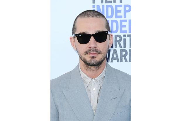 Ohrfeige auf Bestellung: Niemand wird überrascht sein, Shia LaBeouf auf dieser Liste zu finden. 2016 fuhr der Schauspieler 24 Stunden für ein Kunstprojekt in einem Fahrstuhl auf und ab, Fans standen S ...