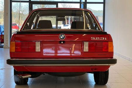 BMW 323i E30 260 km (1985)