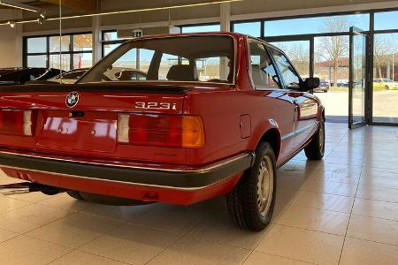 BMW 323i E30 260 km (1985)