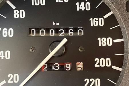 BMW 323i E30 260 km (1985)