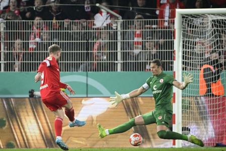 Zweitligist St. Pauli mit neuem Stammtorwart in die Saison