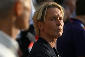 Bundestrainerin hat Migräne: DFB-Frauen trainieren ohne Voss-Tecklenburg