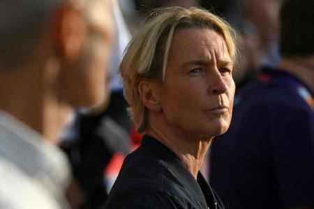 Bundestrainerin hat Migräne: DFB-Frauen trainieren ohne Voss-Tecklenburg