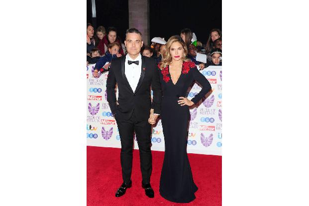 Robbie Williams und seine Frau Ayda Field waren ebenfalls bereits mit doppeltem Nachwuchs gesegnet, doch danach wollte es einfach nicht mehr klappen — selbst mit IVF nicht. Die beiden bekamen noch zwei Kinder mit Leihmutter.