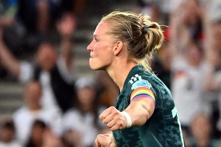 Freier EM-Tag: Kapitänin Popp genießt tierische Ablenkung