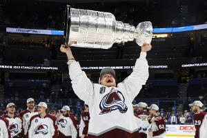 Sturm präsentiert Stanley Cup in Augsburg
