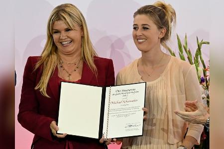 Michael Schumachers Familie nimmt für ihn den NRW-Staatspreis entgegen