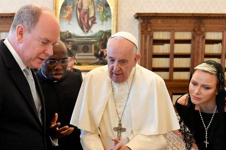 Papst Franziskus empfängt Albert und Charlène im Vatikan