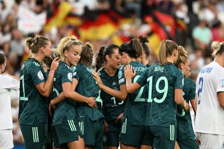 Nach Tod von Uwe Seeler: DFB-Frauen spielen mit Trauerflor