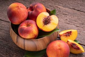 Pfirsiche und Nektarinen: So gesund sind die süßen Früchte