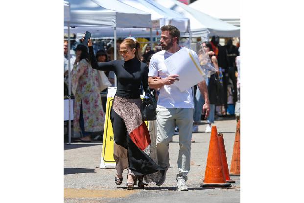 Die Liebesgeschichte von Jennifer Lopez (oder Jennifer Affleck, wie sie jetzt heißt) und Ben Affleck rührt die Welt: Vor 18 Jahren plante 'Bennifer' bereits eine Hochzeit — Hollywoods Traumpaar hatte sich bei Dreharbeiten kennengelernt. Doch…