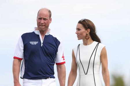 Als Prinz William und Kate Middleton 2012 mit einer Traumhochzeit vor den Augen der Welt ihre Liebe besiegelten, hatten viele vergessen, dass er vier Jahre zuvor mit ihr Schluss machte — am Telefon. Statt zuhause….