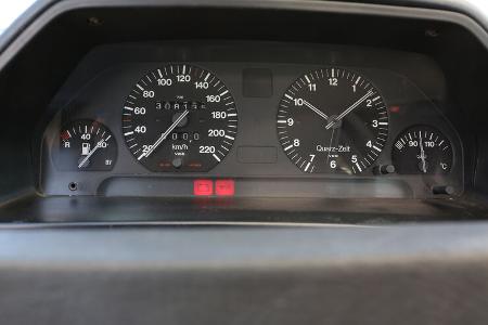 Audi 100 CS, Typ 44, Rundinstrumente