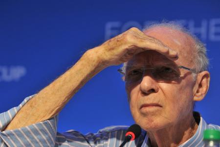 Mit Atemproblemen im Krankenhaus: Brasilien bangt um Zagallo