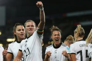 Historische Popp führt DFB-Frauen nach Wembley