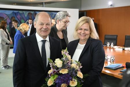 Auch Faeser reist zum EM-Finale