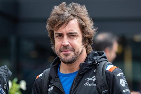 Fernando Alonso - Viel spricht für eine Alonso-Verlängerung bei Alpine, unterschrieben ist allerdings noch nichts. Das lässt die Tür für Aston Martin offen. Der Name des Spaniers soll in der Chefetage schon gefallen sein. Die Gründe dafür sind offensichtlich: Alonso ist nicht nur ein sensationeller Rennfahrer, sondern auch eins der bekanntesten Gesichter der Königsklasse und wäre alles in allem vielleicht sogar der 'bessere Vettel'.