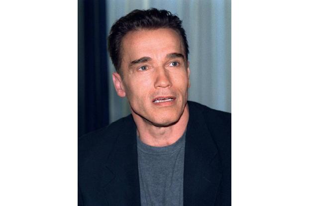 …denn Arnie versuchte sich zunächst als Fußballer, vor allem, um seinen strengen Vater zu beeindrucken. Zu dieser Zeit war er noch ein dünner Hänfling – kaum vorstellbar. Doch dann entdeckte er mit 15 ...