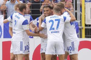 Schalke souverän bei Kramers Pflichtspieldebüt