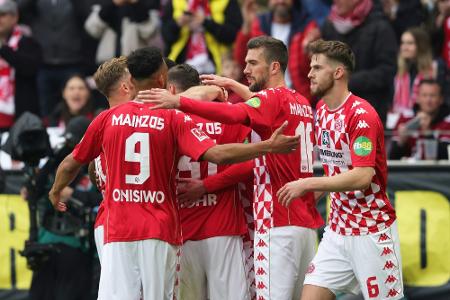 Sieg in Aue: Mainz zieht in zweite Runde ein