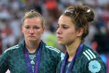 Dass der kurzfristige Ausfall von Kapitänin Alexandra Popp die Einstellung im Team änderte, glaubt sie indes nicht: 