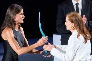 Preisverleihung: Muskel-Auftritt von Königin Letizia auf Mallorca