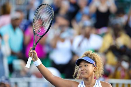 Mit dem Vater als Trainer: Osaka beim Comeback erfolgreich
