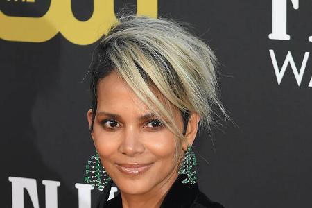 …sei gerade in Hollywood sehr groß, verriet Halle Berry (55). 