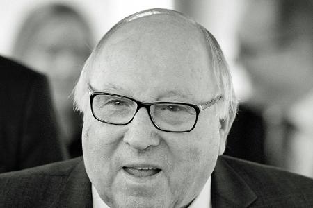 Medien: Uwe Seeler in Hamburg beigesetzt