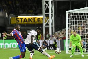 Premier League: Arsenal müht sich zum Auftaktsieg