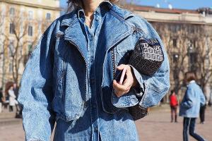Double-Denim oder als Kleid: Der Modeklassiker Jeanshemd ist zurück