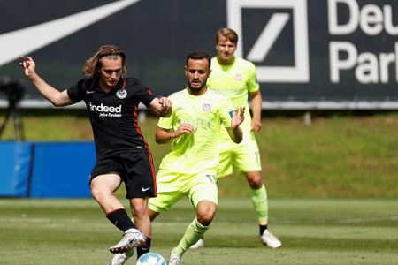 Frankfurt leiht Akman an Göztepe Izmir aus