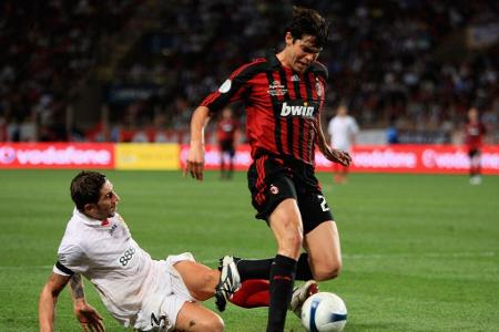 2007: AC Milan - FC Sevilla (3:1) - Ein Jahr später kann der FC Sevilla seinen Erfolg nicht wiederholen. Obwohl das Team von Juande Ramos in Führung geht, schlagen die Mannen von Carlo Ancelotti zurück. Kurz vor Spielende sorgt Kaká mit seinem Kopfballtreffer (nach vergebenem Elfmeter) zum 3:1 für die Entscheidung.