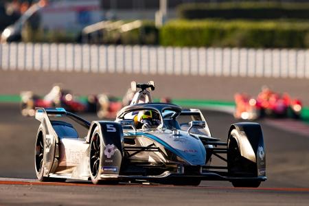 Triumphaler Mercedes-Abschied: Vandoorne holt Formel-E-Titel