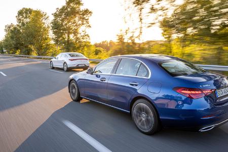 Mercedes EQE 350+ C300e auf Autobahn