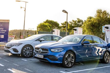 Laden Mercedes EQE 350+ und C300e