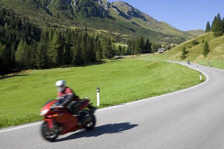 Freiheit auf zwei Rädern: Die schönsten Bikertouren der Welt
