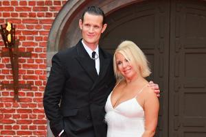 "House of the Dragon": Matt Smith mit Mama Lynne bei der Premiere