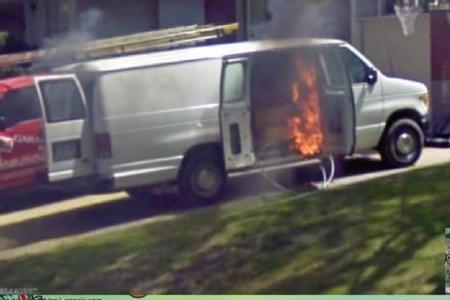 Dieser brennende Van wurde in Toronto (Kanada) gesichtet.