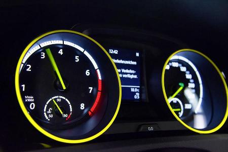 VW Golf GTI Dark Shine