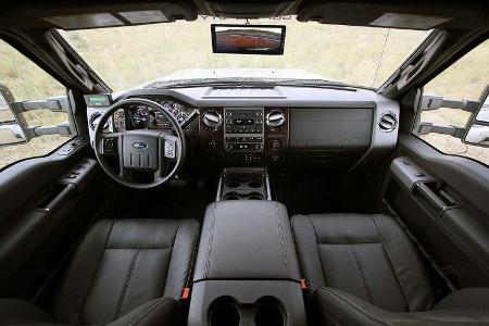 Für harte Geländeeinsätze am spannendsten ist dagegen der EarthRoamer XV-LT mit der kürzesten Wohnkabine und dem Einzelkabin...