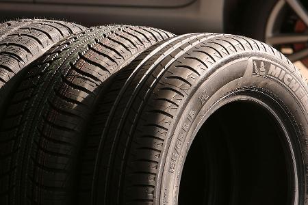Ohne Winterreifen unterwegs: Wer Staus verursacht, wird zur Kasse gebeten.